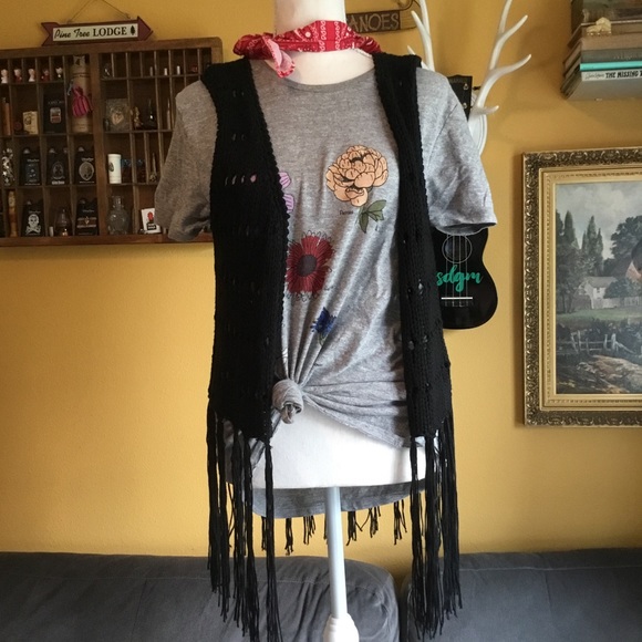 Bongo Knit Fringe Vest - Picture 2 of 8